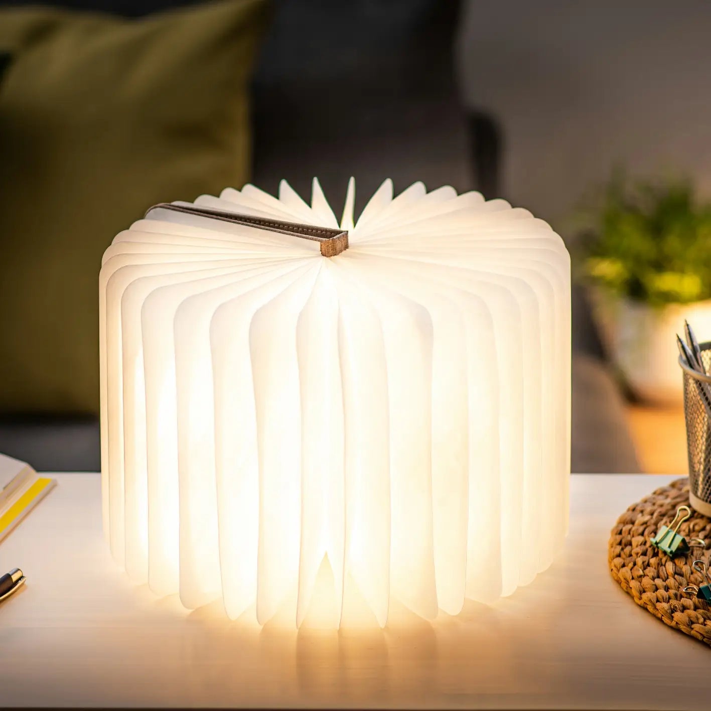 360 Open folding book light | Bookmark & Co