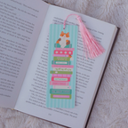 'Cat on stack of books' bookmark, in a book | Bookmark & Co | Perfect for young readers