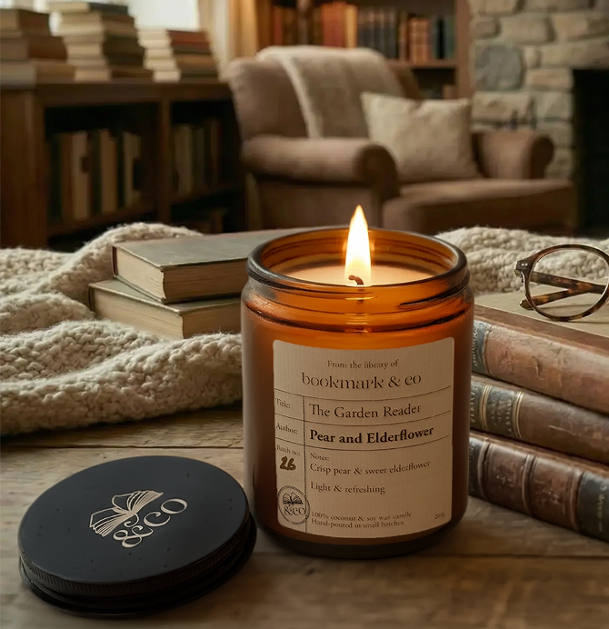 The Garden Reader candle | Bookmark & Co
